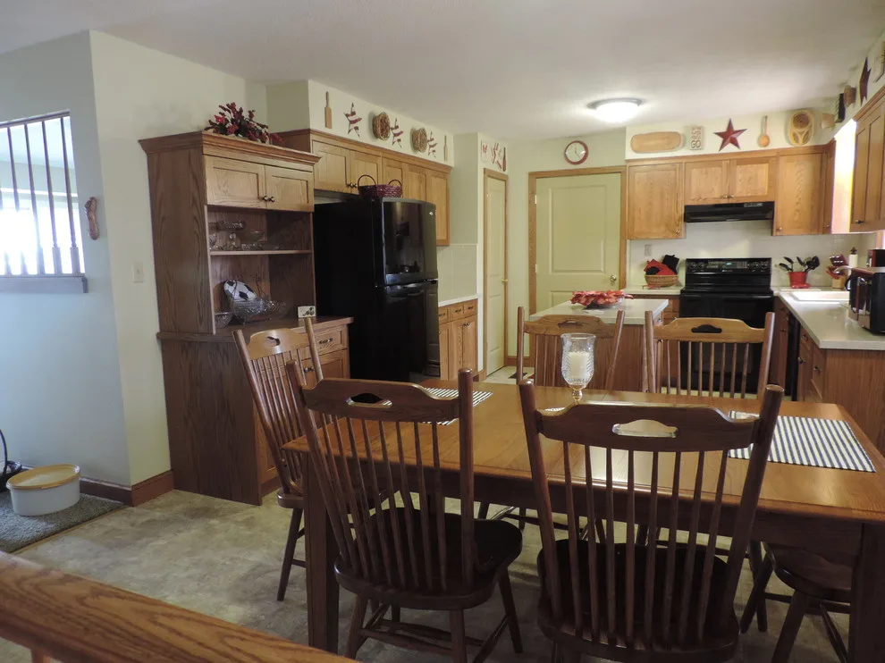 Unusual renovation by Decker Cabinets - Photo 4