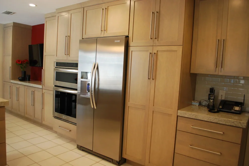 Modern Pinecrest Kitchen by Eleet Fine American Cabinetry - Photo 2