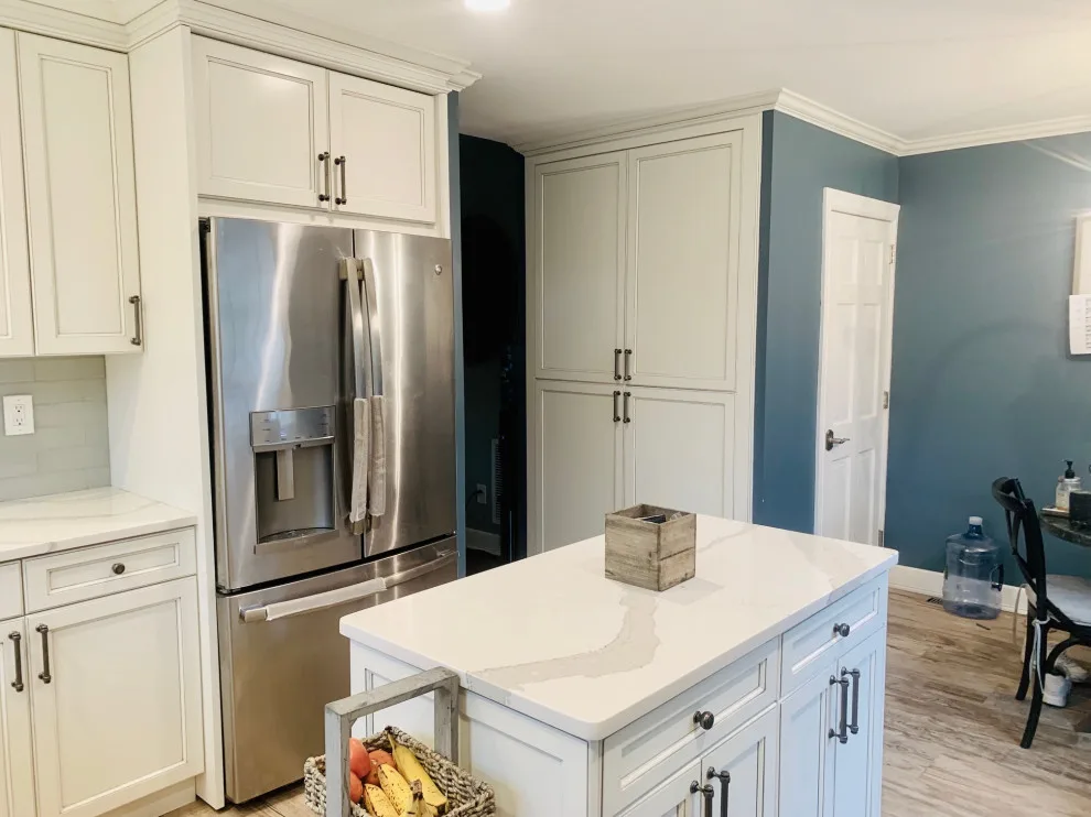 Fantastic Transitional Kitchen by K & M Flooring-Renovations Inc. - Photo 6