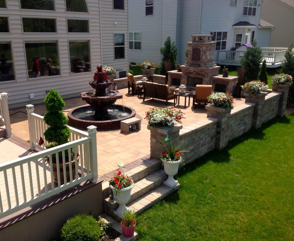Traditional Outdoor Space by Creative Hardscapes - Photo 2
