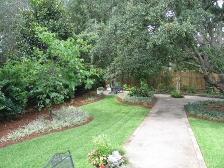 Traditional Shade Garden by Creative Landscapes, Inc. - Photo 3