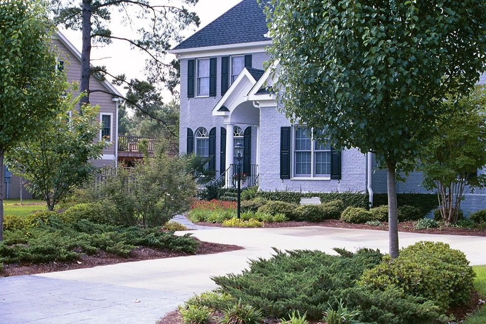 Traditional Front Entrance by Creative Landscapes, Inc. - Photo 2