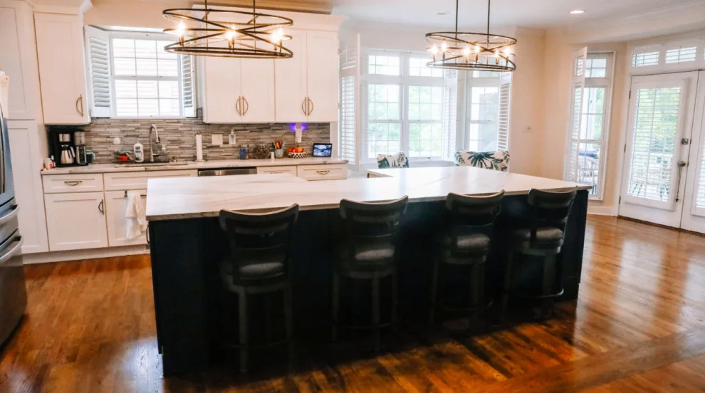 Contemporary Kitchen in Smoky Mountains by Integrity Construction Solutions - Photo 2