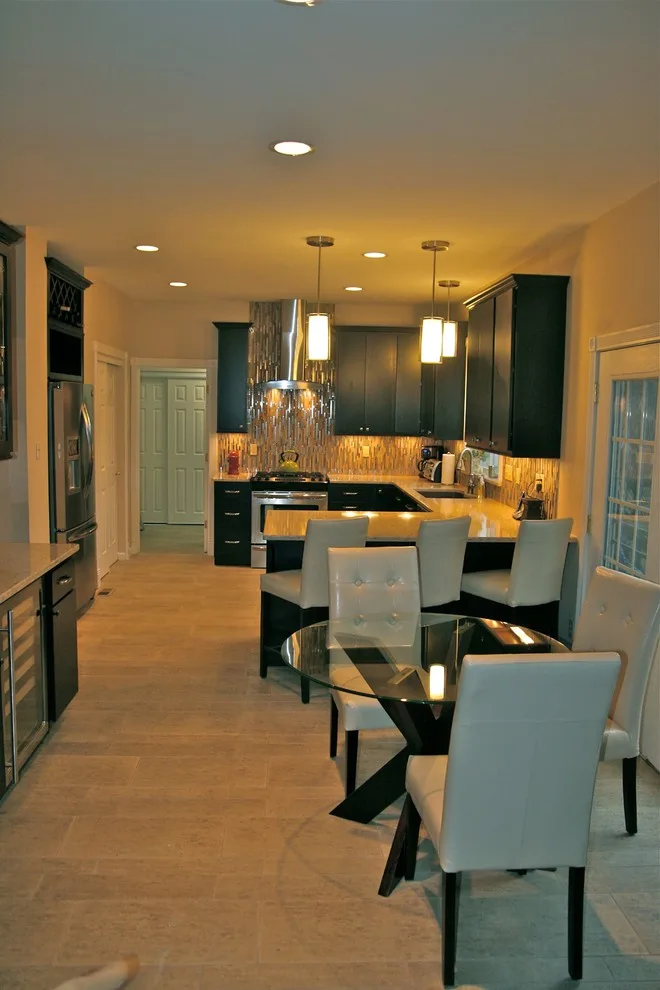 Elegant Contemporary Kitchen by Callier & Thompson Kitchens, Baths And Appliances - Photo 5