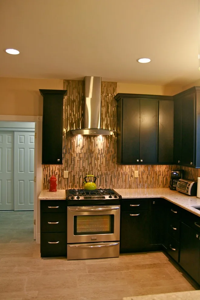 Elegant Contemporary Kitchen by Callier & Thompson Kitchens, Baths And Appliances - Photo 3