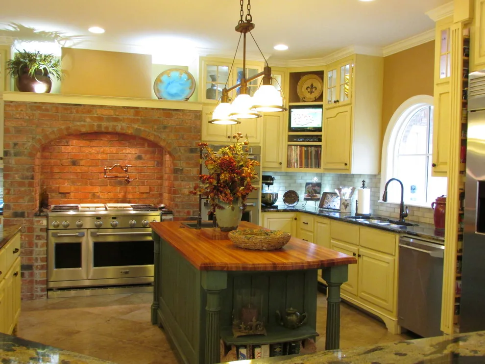 South Shreveport Home by Woodshapers - Photo 2