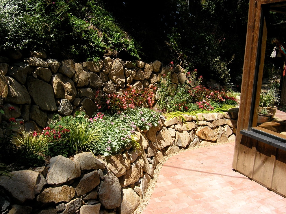 Luxurious Outdoor Living by Daniels Landscape Inc. - Photo 8