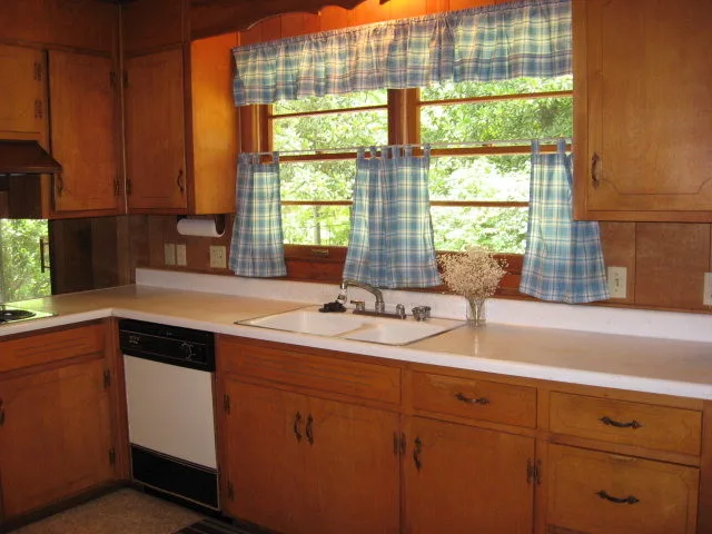 1960s Ranch Makeover: Before and After by Pythoge Custom Homes And Renovations - Photo 8