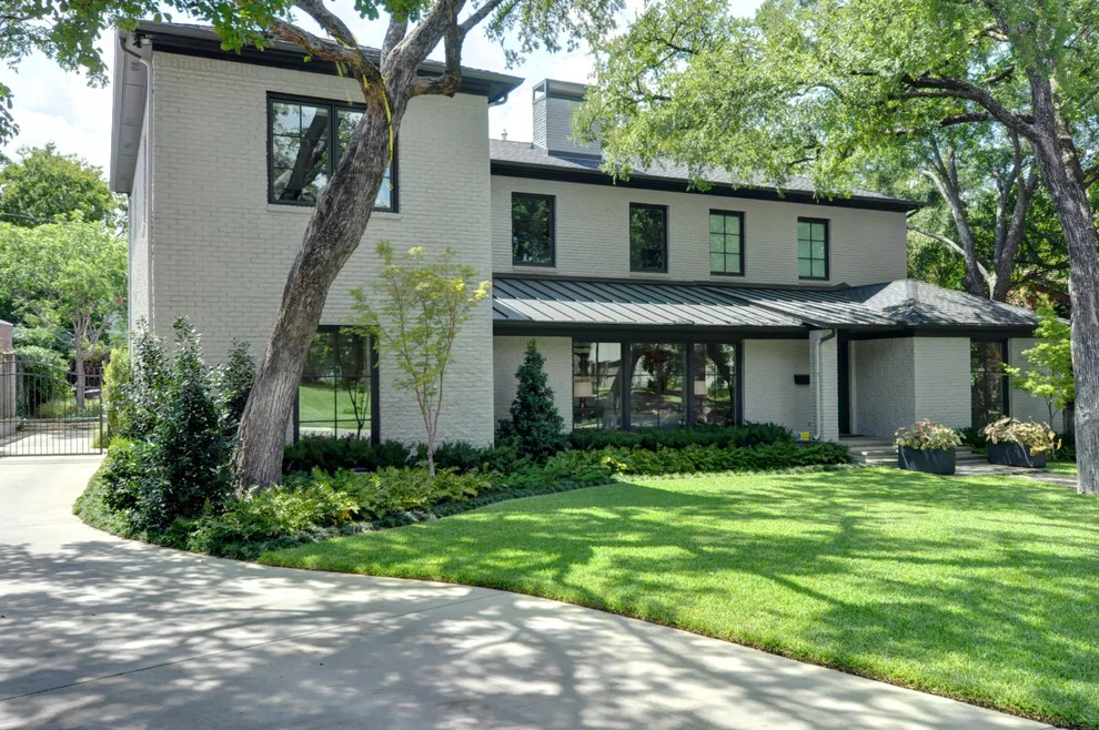 Contemporary Bungalow by Braswell Homes Inc - Photo 4