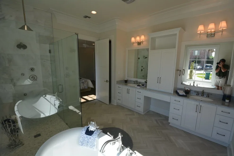 Contemporary Cottage by the River Ranch by Braniff Construction - Photo 4