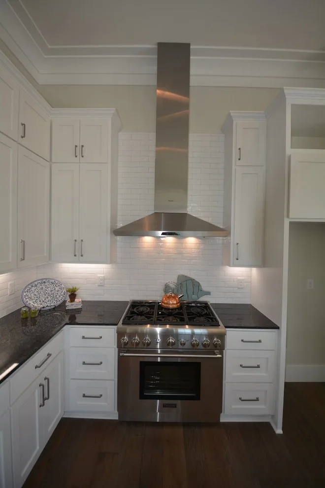 Contemporary Cottage by the River Ranch by Braniff Construction - Photo 3