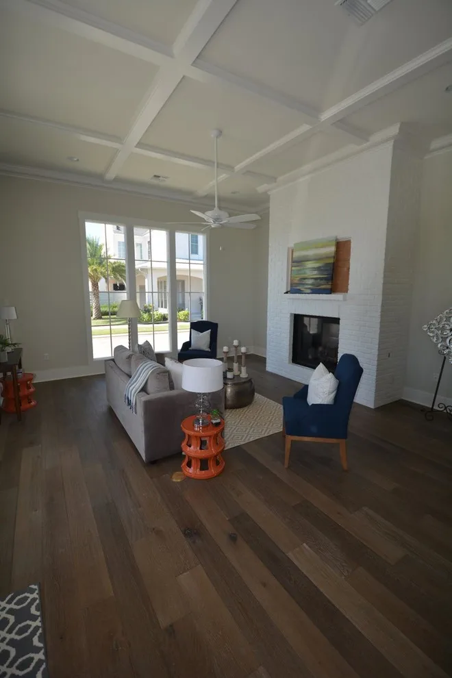 Contemporary Cottage by the River Ranch by Braniff Construction - Photo 7