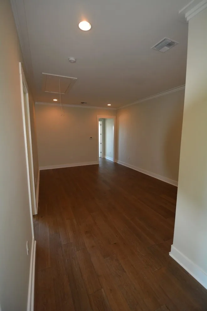 Contemporary Cottage by the River Ranch by Braniff Construction - Photo 10