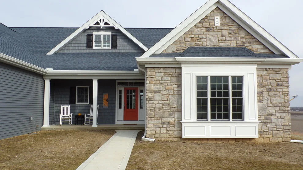 1350 by Luxury Homes, Inc. - Photo 4