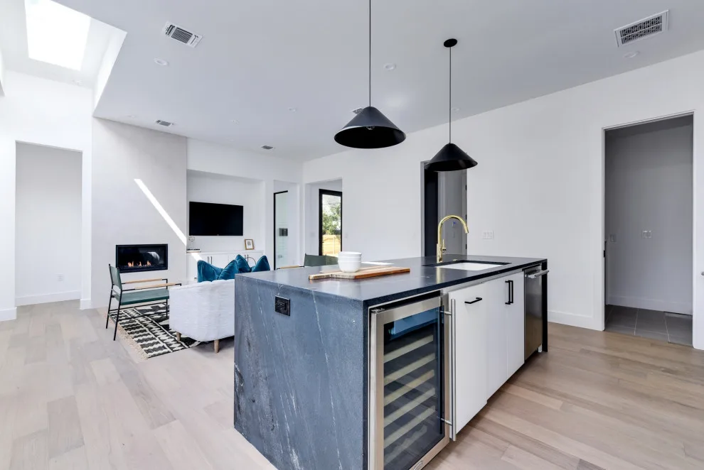 2103 Peach Tree Avenue by Moazami Homes - Photo 20