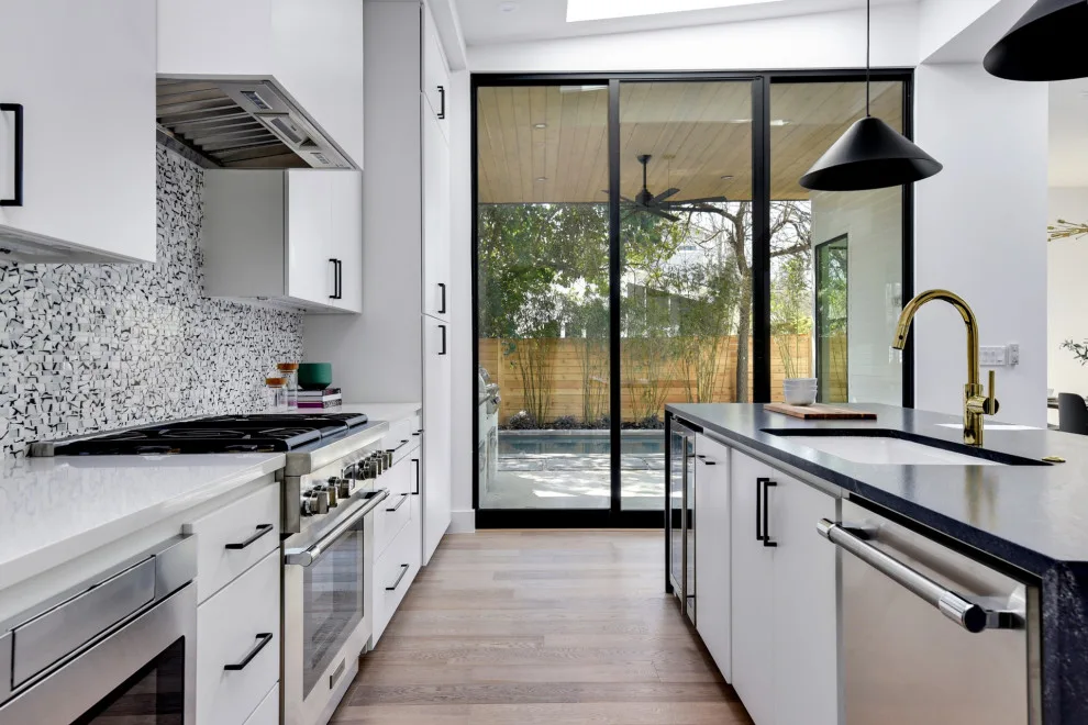 2103 Peach Tree Avenue by Moazami Homes - Photo 13