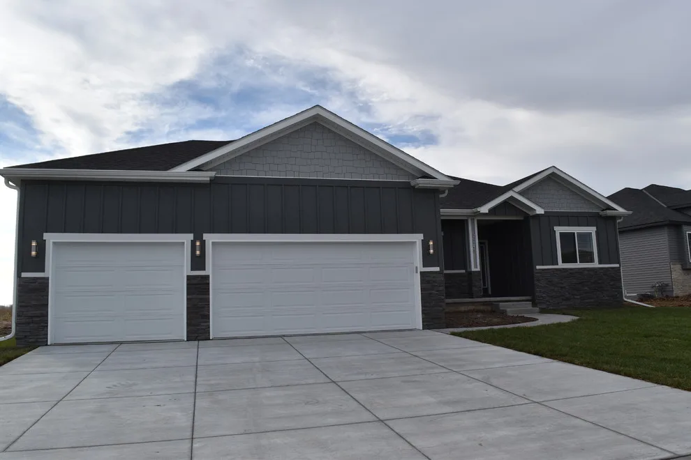 A Stunning New Construction by Gotcha Covered - Photo 11