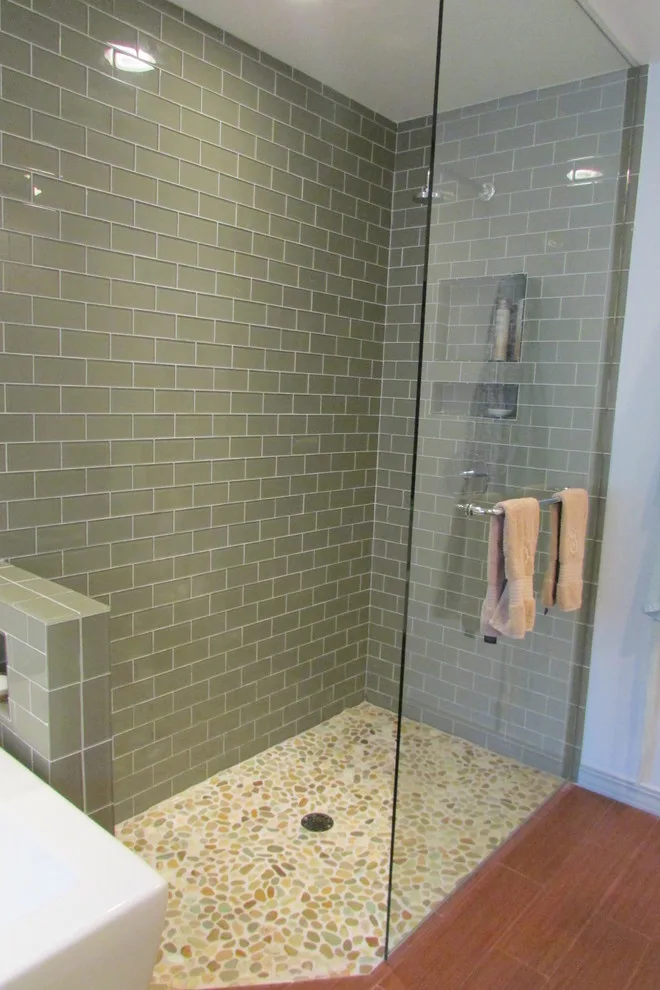 Shreveport SpringLake bathroom renovation by Woodshapers - Photo 2