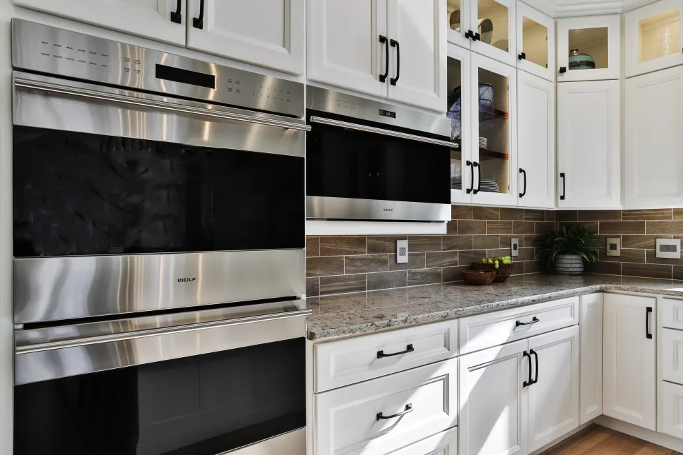 Impressive Open Kitchen by Callier & Thompson Kitchens, Baths And Appliances - Photo 6