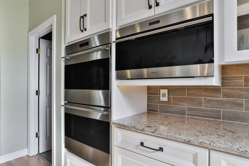 Impressive Open Kitchen by Callier & Thompson Kitchens, Baths And Appliances - Photo 4