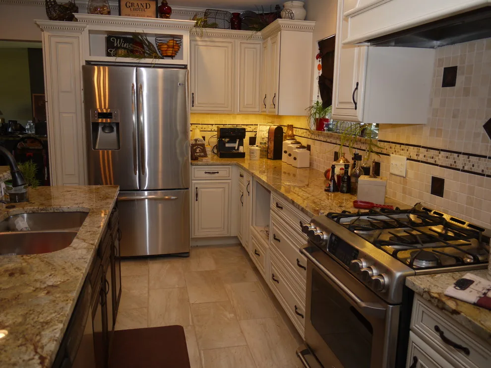 Leebur Acres Classic Kitchen by More For Less Remodeling - Photo 3