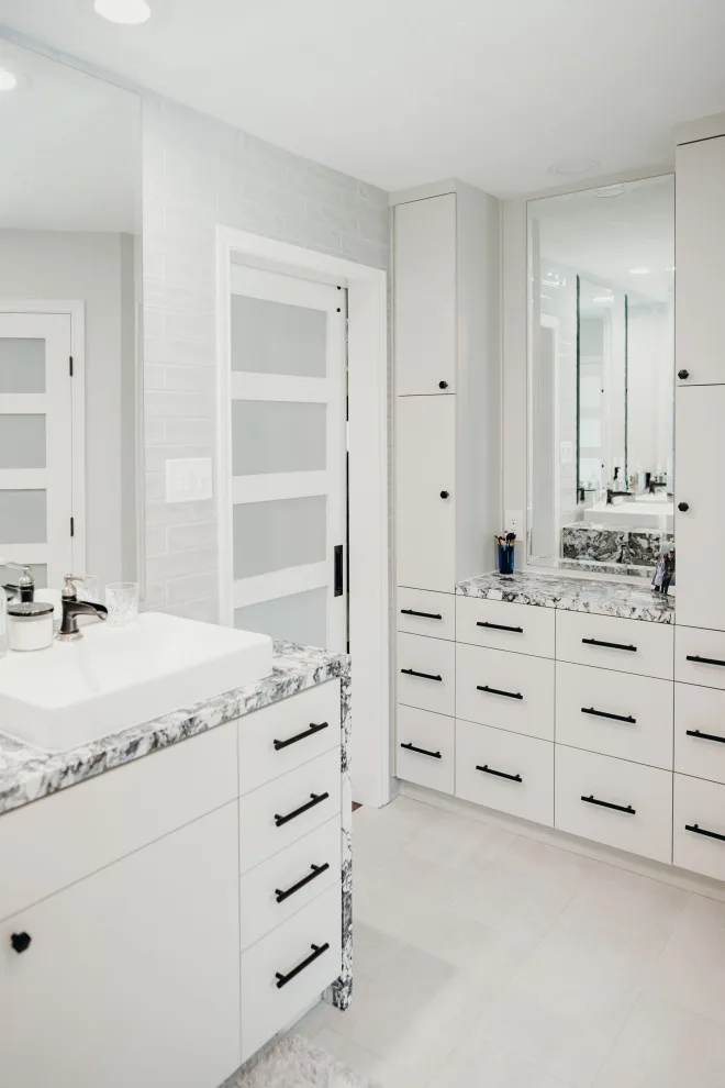 Bespoke Quartz Bathroom Renovation - Spring, TX by Analog HTX - Photo 5