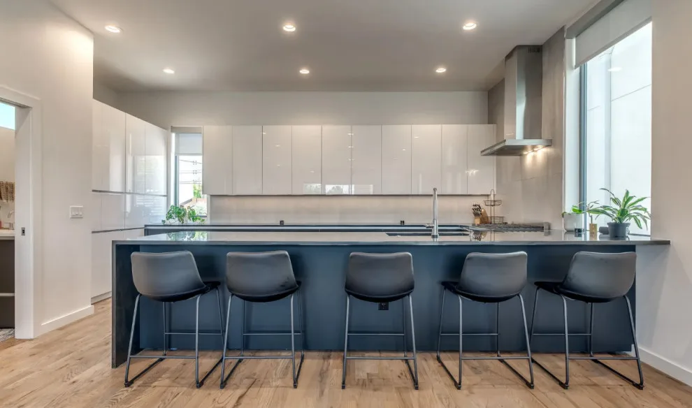 Avant Modern Cabinets - Photo 2