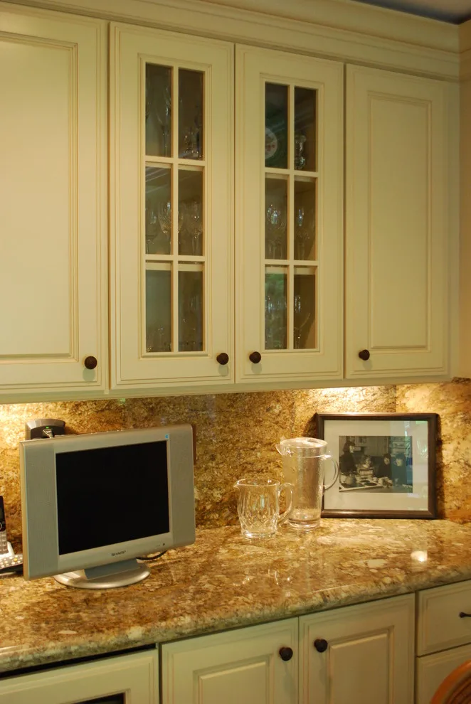 Classic Kitchen in Hammock Oaks Coral Gables by Eleet Fine American Cabinetry - Photo 4