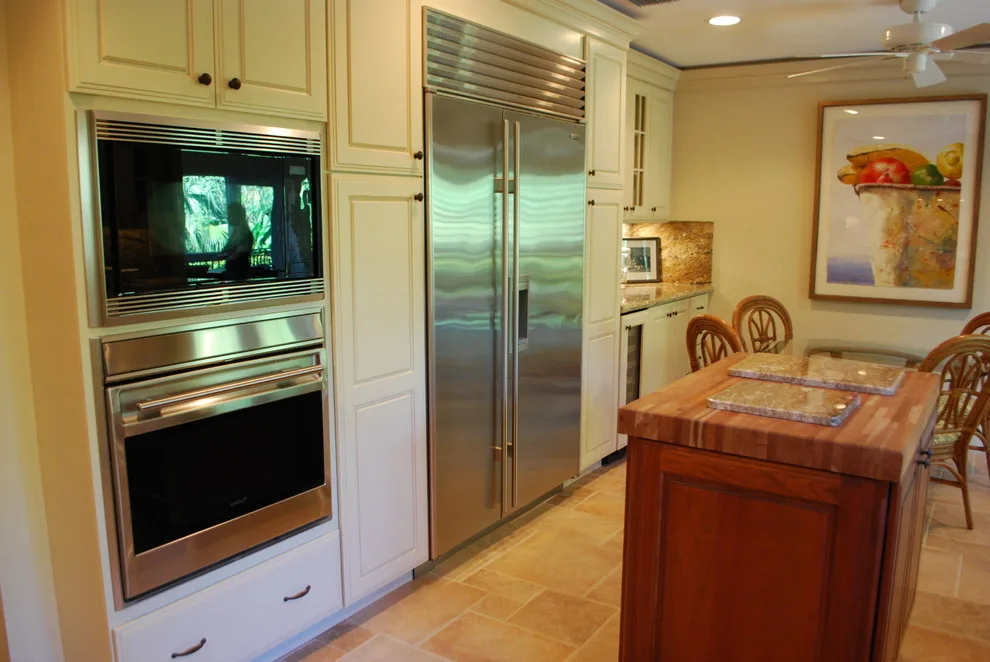 Classic Kitchen in Hammock Oaks Coral Gables by Eleet Fine American Cabinetry - Photo 13