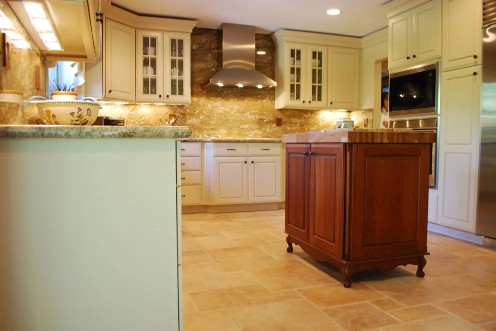 Classic Kitchen in Hammock Oaks Coral Gables by Eleet Fine American Cabinetry - Photo 6