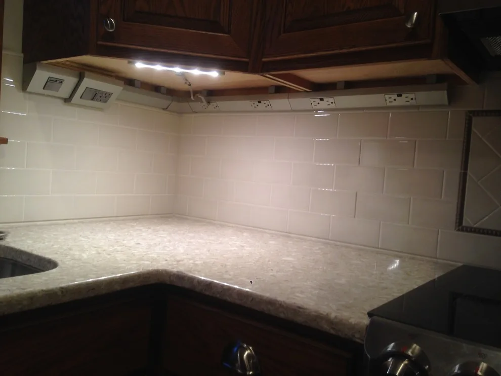 Classic Kitchen with Sleek Backsplash by In A Week. Guaranteed - Photo 4