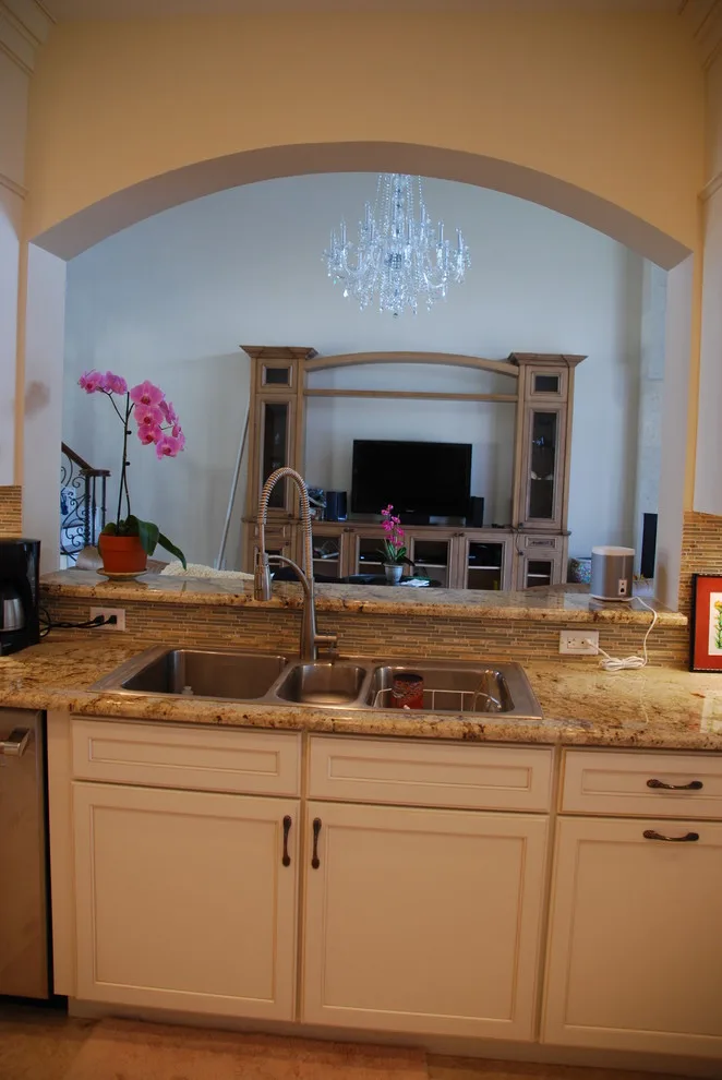 Classic Kitchen with Range Hood by Eleet Fine American Cabinetry - Photo 7