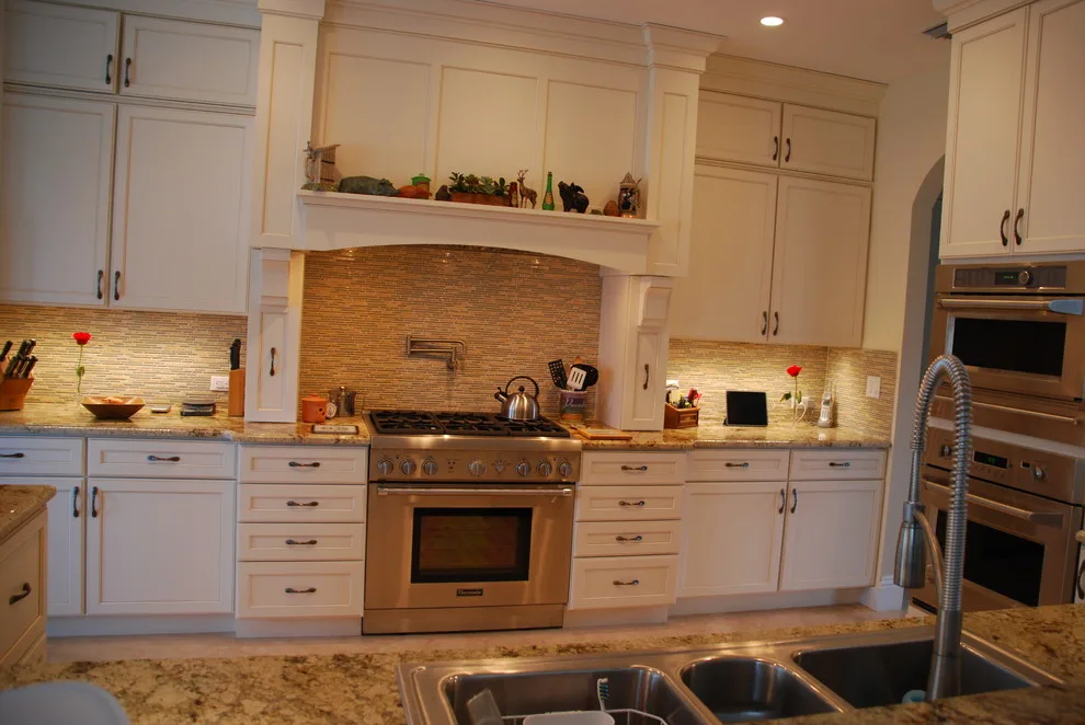 Classic Kitchen with Range Hood by Eleet Fine American Cabinetry - Photo 16