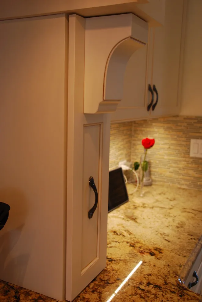 Classic Kitchen with Range Hood by Eleet Fine American Cabinetry - Photo 11