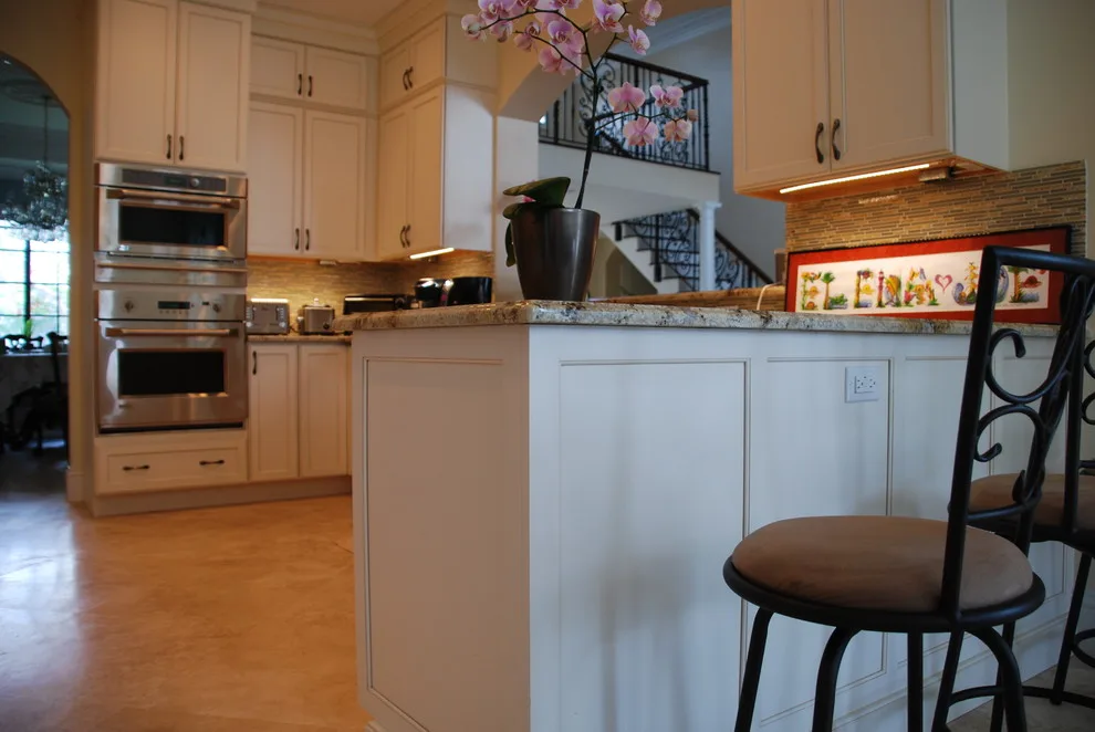 Classic Kitchen with Range Hood by Eleet Fine American Cabinetry - Photo 14