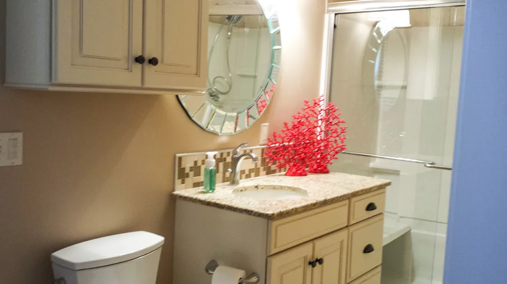 Classic Master Bathroom by Persona Kitchen & Bath Solutions, LLC - Photo 2