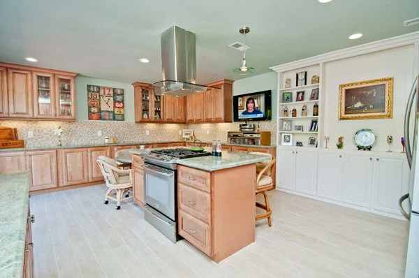 Coastal Transition Kitchen Design by Kaminskiy Design And Remodeling - Photo 5