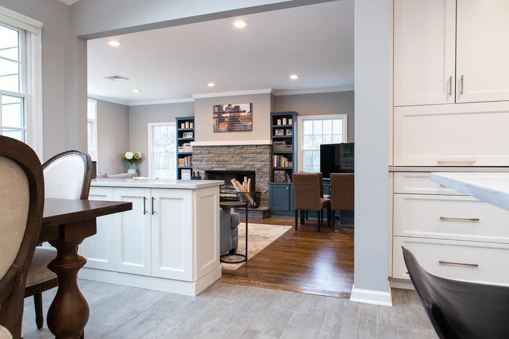 Contrasting Transitional Kitchen by Robinwood Kitchens - Photo 4