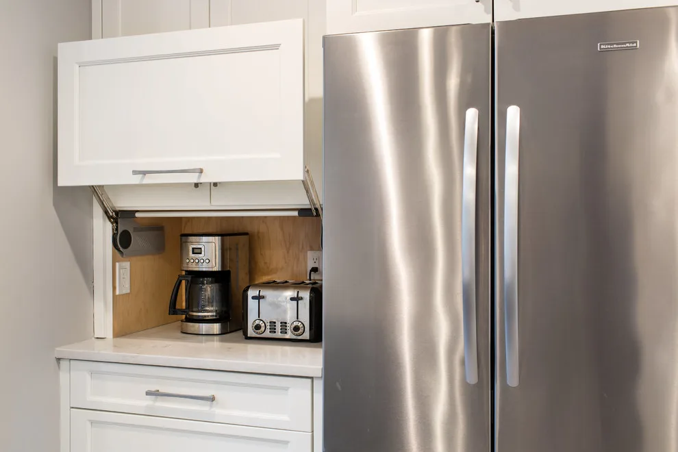 Contrasting Transitional Kitchen by Robinwood Kitchens - Photo 15