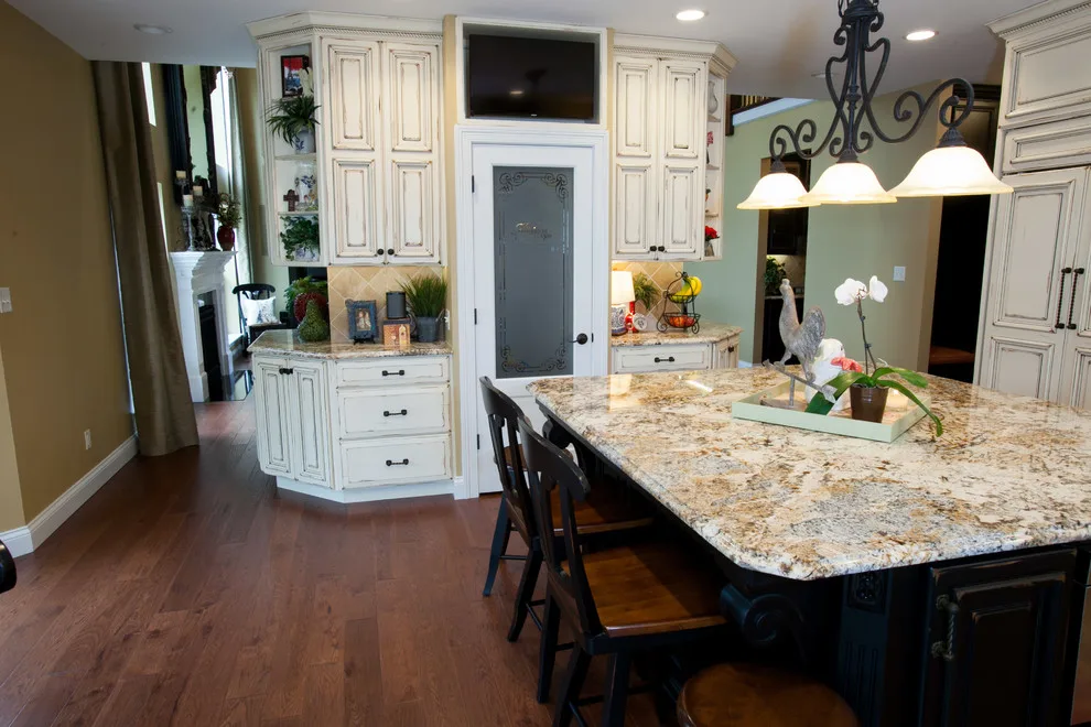 Dual Color Kitchen by Callier & Thompson Kitchens, Baths And Appliances - Photo 6
