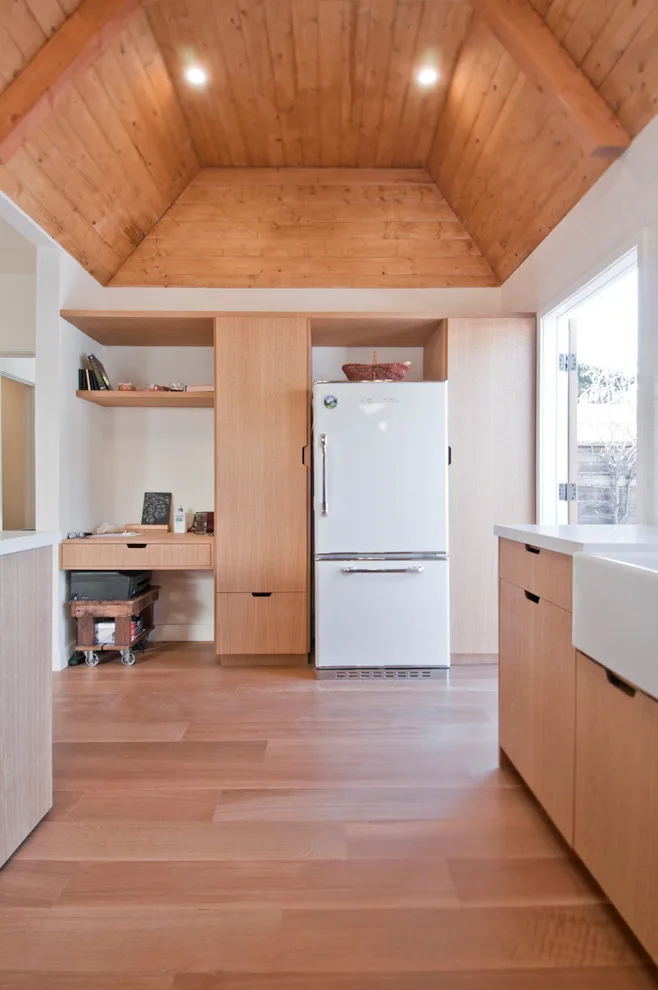 Venice Beach - Coastal Atmosphere by Concept Renovations, Inc. - Photo 18