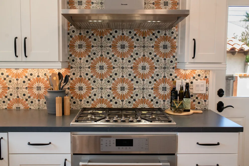 Lively and Inviting Del Mar Kitchen by Kaminskiy Design And Remodeling - Photo 3