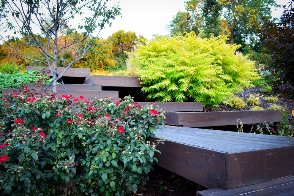 Modern Hillside Entry and Sculpture Garden by Breaking Ground - Photo 21