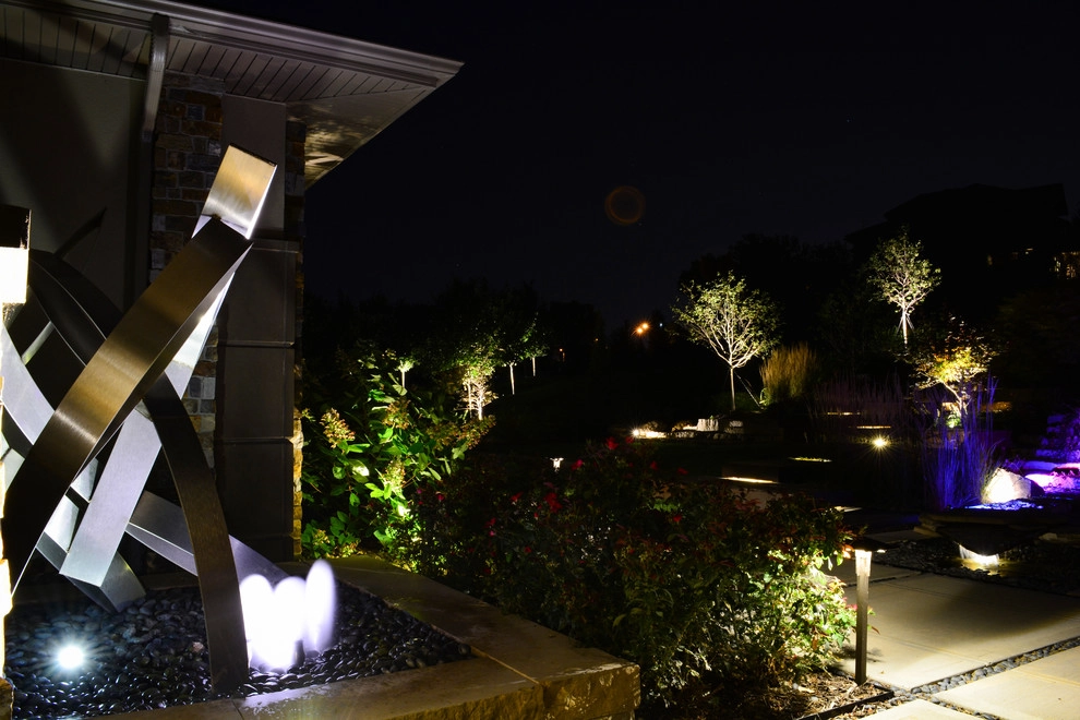 Modern Hillside Entry and Sculpture Garden by Breaking Ground - Photo 4