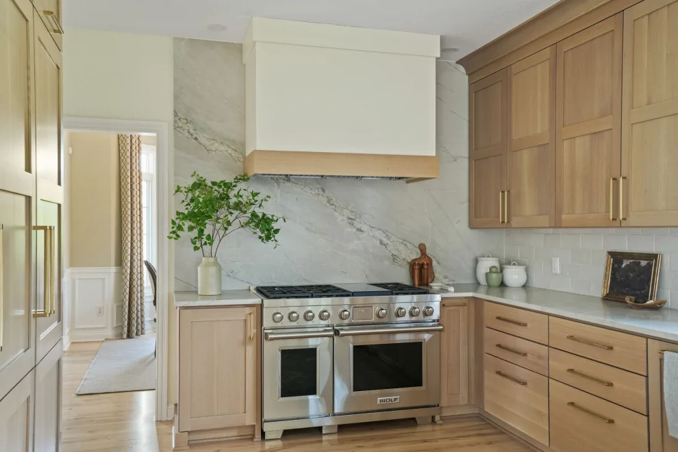 Cozy and Welcoming Kitchen by Dave Fox Design Build Remodelers - Photo 3