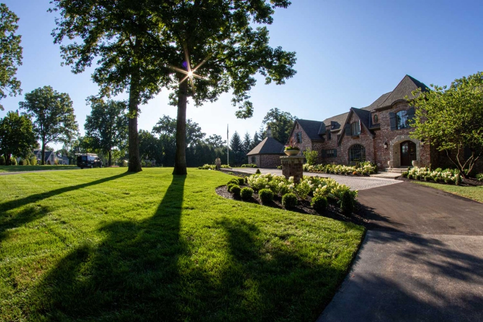 French Formal Estate by Elevate Outdoor - Photo 5