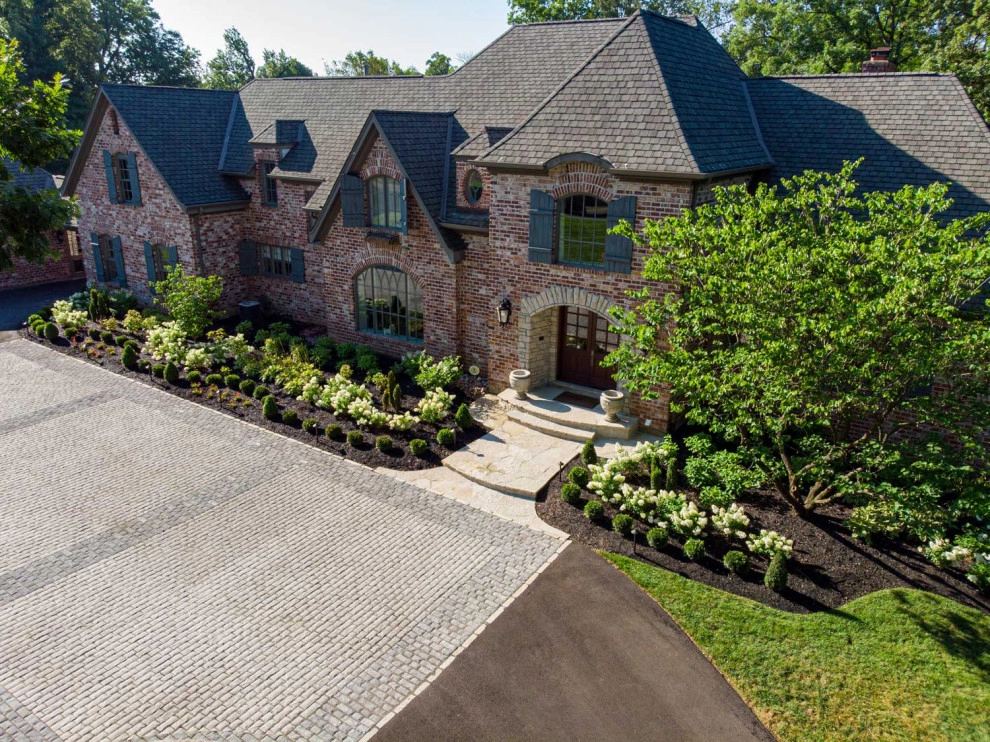 French Formal Estate by Elevate Outdoor - Photo 2