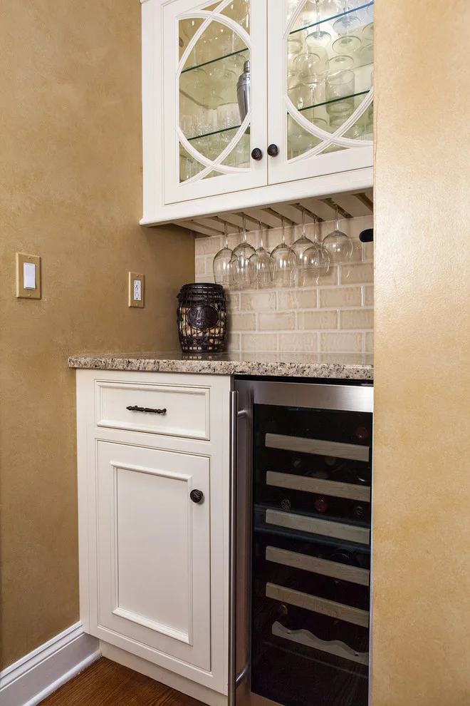 Classic Diverse Kitchen by Robinwood Kitchens - Photo 6