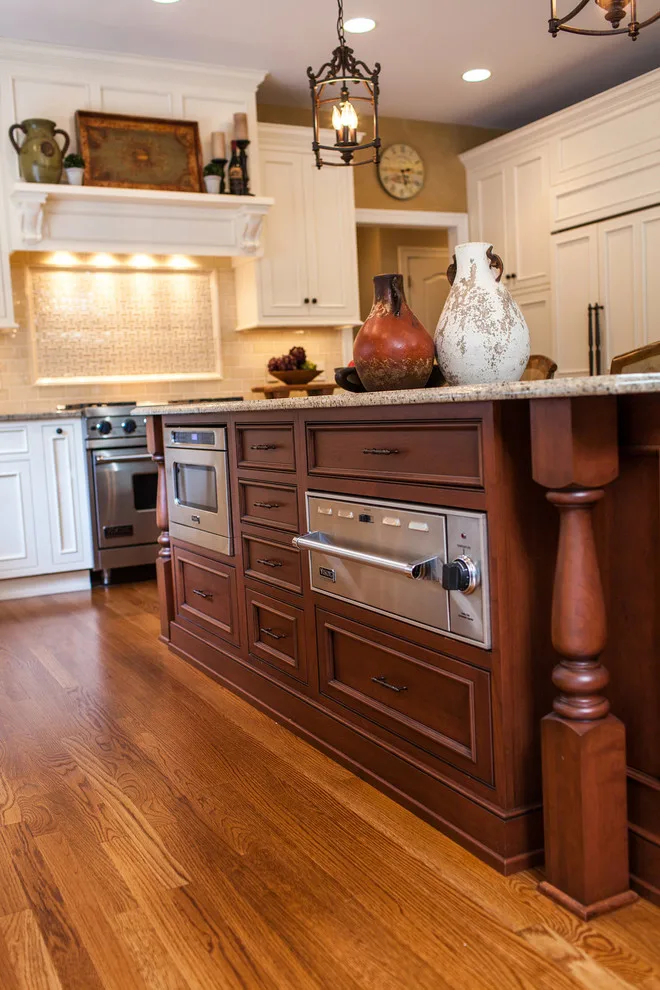 Classic Diverse Kitchen by Robinwood Kitchens - Photo 3