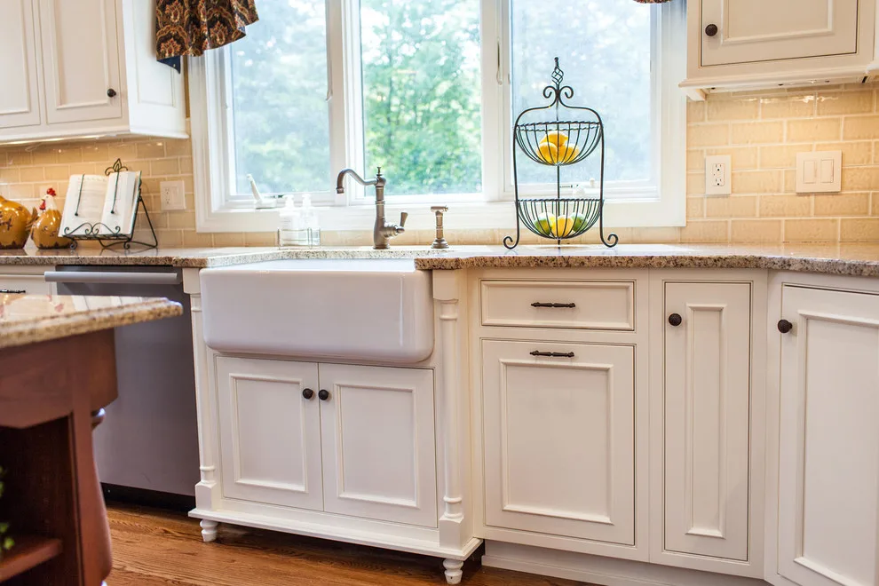 Classic Diverse Kitchen by Robinwood Kitchens - Photo 7